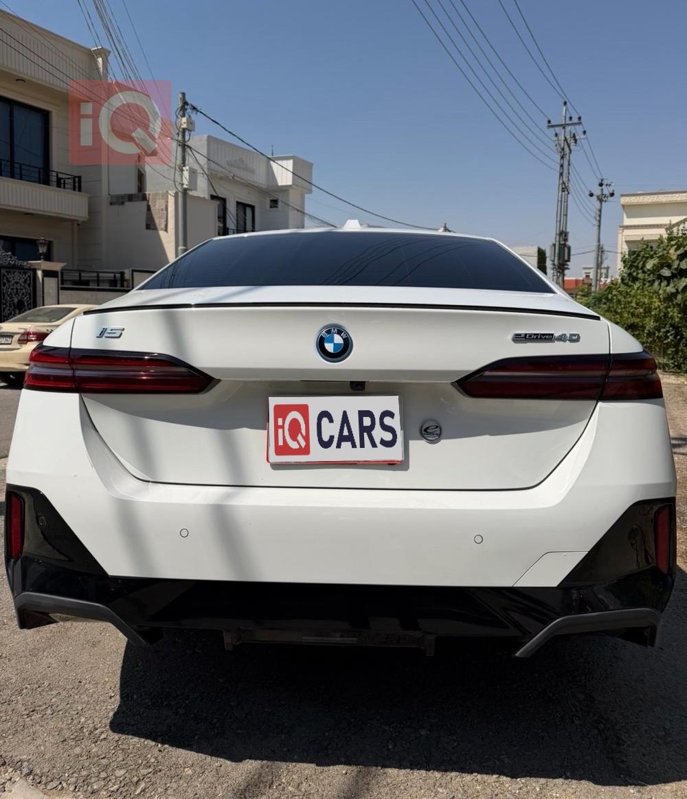 BMW i5